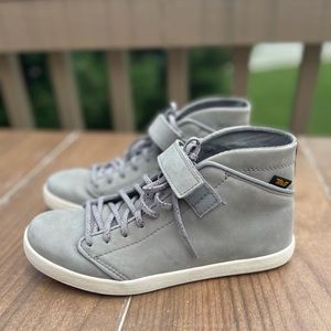 teva willow chukka